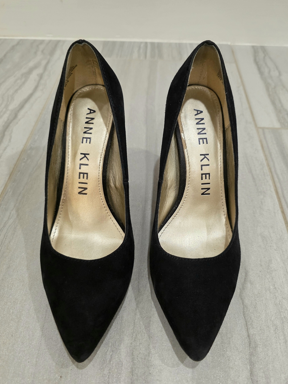 Anne Klein iFlex Black Suede Pointed Toe Pumps with Gold Heel Detail - Sz 6.5